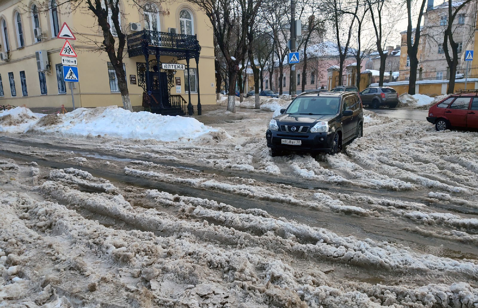 Резкое потепление в Калуге: дворы затопило, на тротуарах – лед и лужи -  Авто и транспорт - Новости - Калужский перекресток Калуга