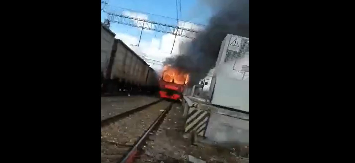 Тверь электричка пожар. В Малоярославце сгорела электричка. Пожар в электричке в Малоярославце. Электричка Малоярославец.