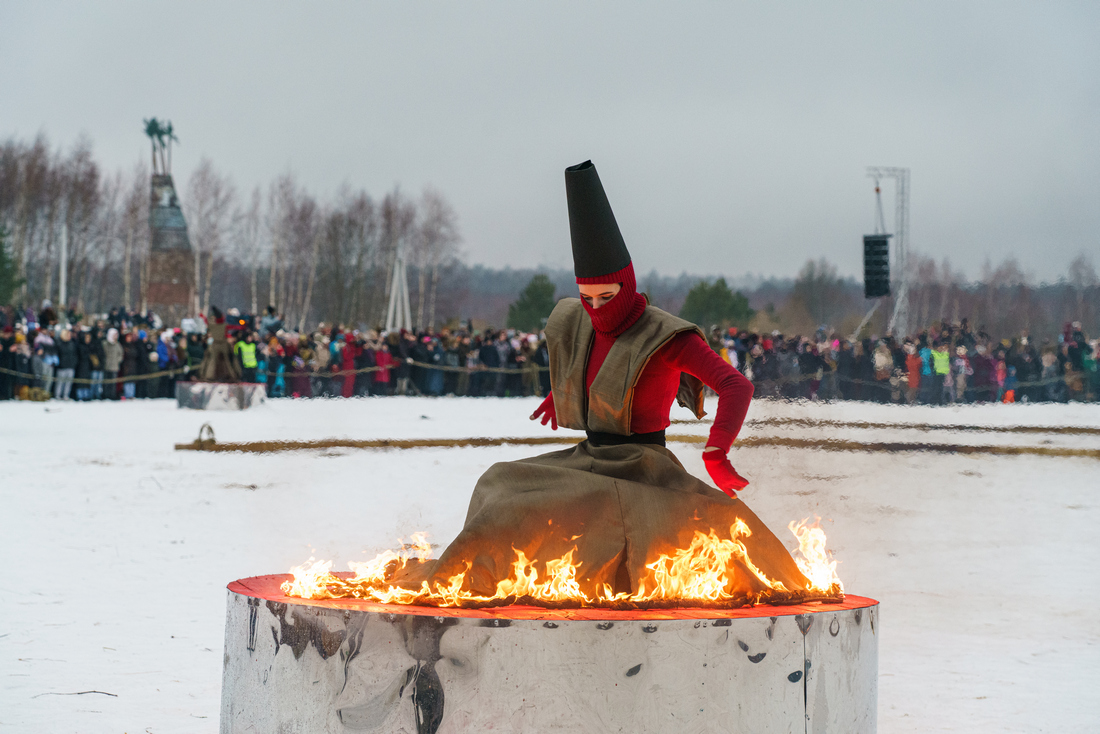 Сжигание масленицы в ярославле. Масленица фото. Арт объект на Масленицу. Масленица в Калуге.