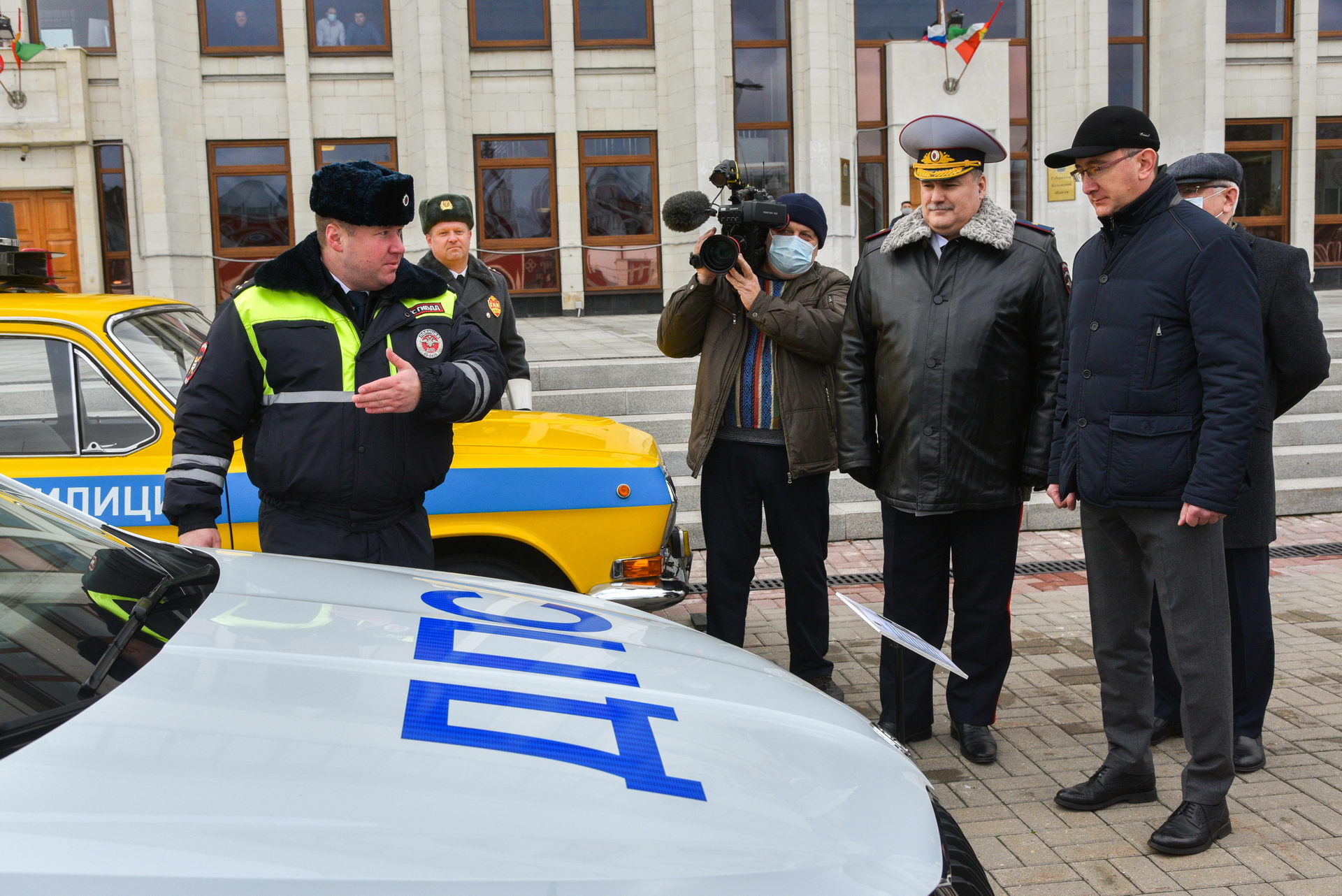 В Калуге губернатор передал полицейским 34 новых служебных автомобиля -  Авто и транспорт - Новости - Калужский перекресток Калуга