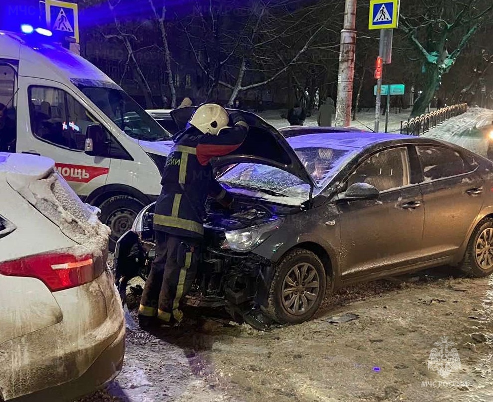 В Калуге очередное ДТП произошло на перекрестке улиц Тульской и Степана  Разина - Происшествия - Новости - Калужский перекресток Калуга