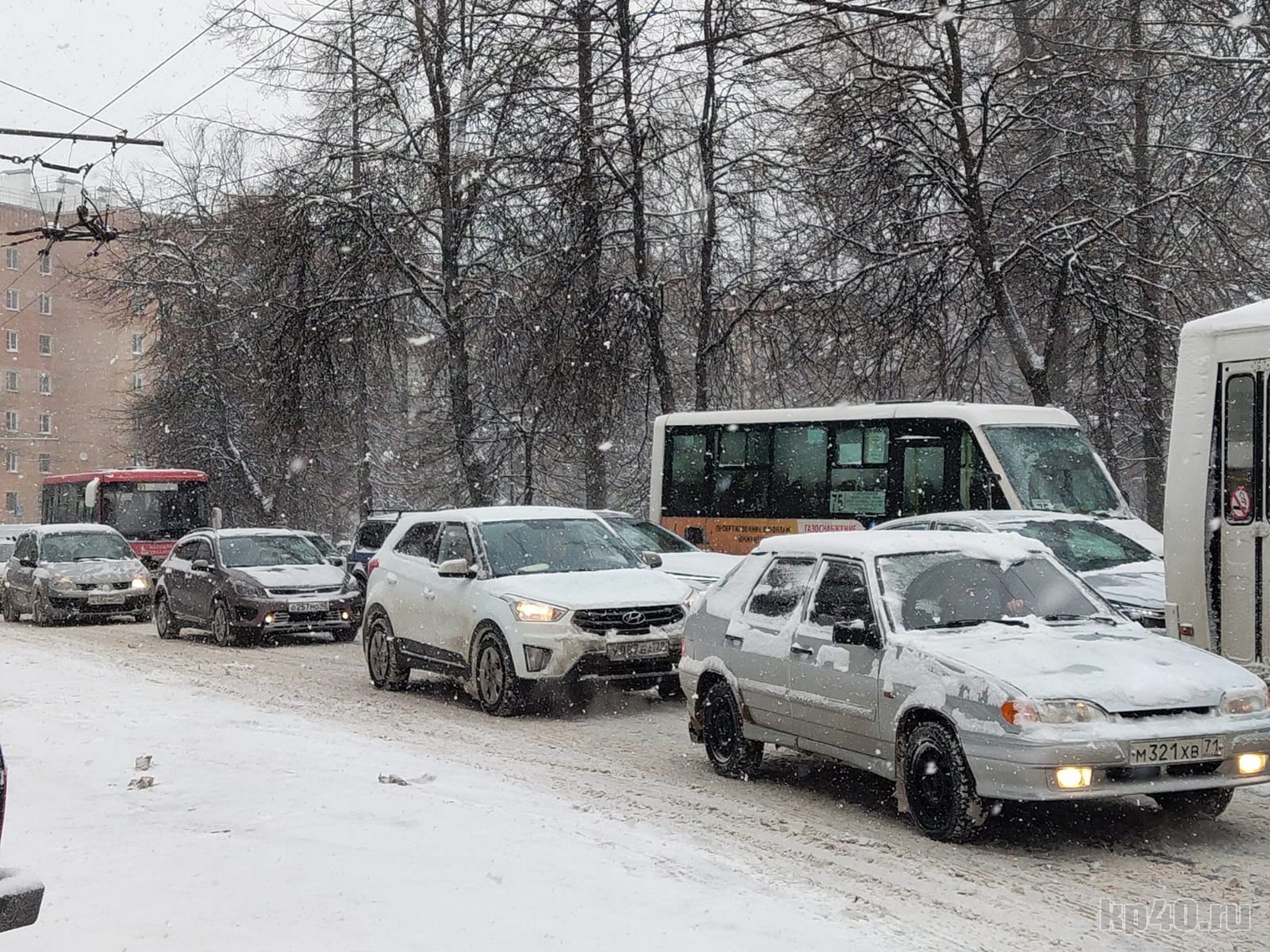 ДТП со школьным автобусом парализовало улицу Гагарина в Калуге -  Происшествия - Новости - Калужский перекресток Калуга