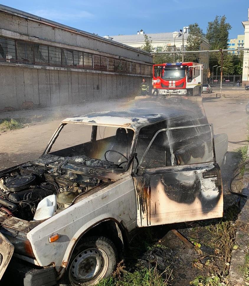 Пожар в Калуге сгорел автомобиль