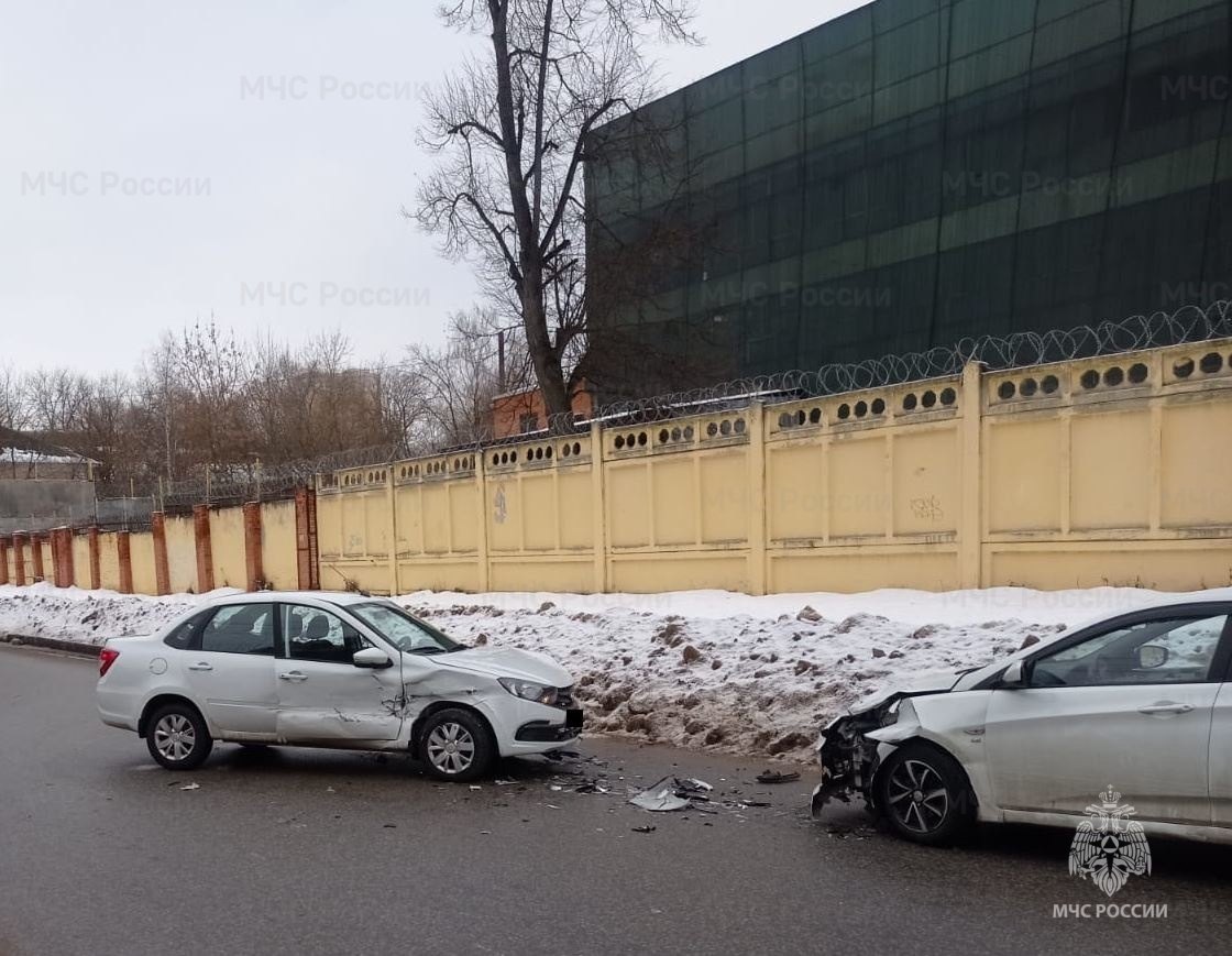 В Калуге три машины столкнулись на улице Никитина - Происшествия - Новости  - Калужский перекресток Калуга