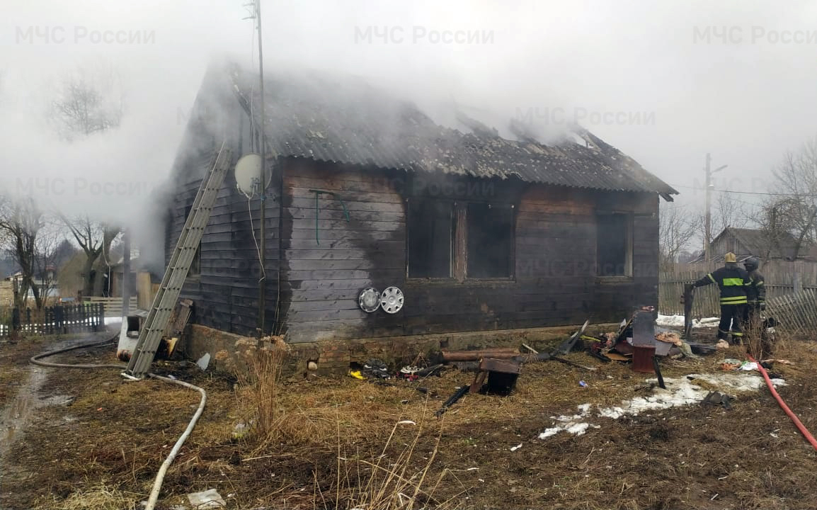 В Калужской области жилой дом сгорел в Боровском районе - Происшествия -  Новости - Калужский перекресток Калуга