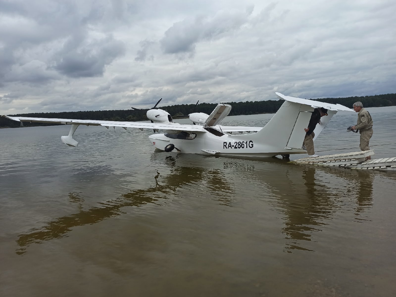 В Калуге самолет-амфибия приземлился на Яченское водохранилище - Общество -  Новости - Калужский перекресток Калуга