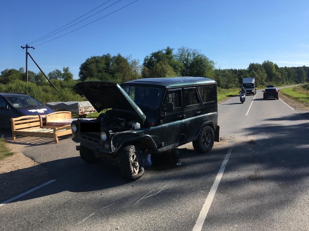 Автобус с рабочими перевернулся в Калужской области