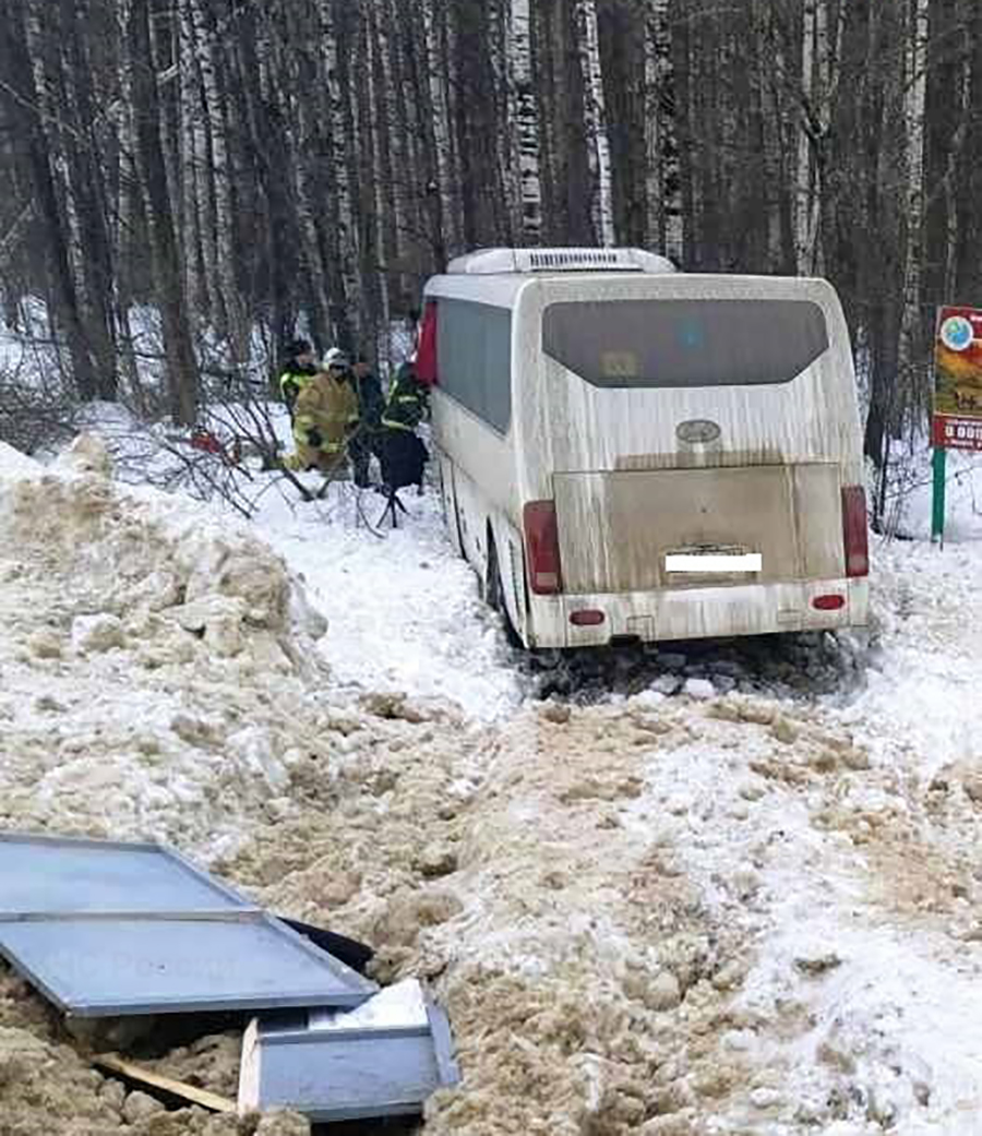 В Калужской области автобус столкнулся с грузовиком, пострадал один человек  - Происшествия - Новости - Калужский перекресток Калуга