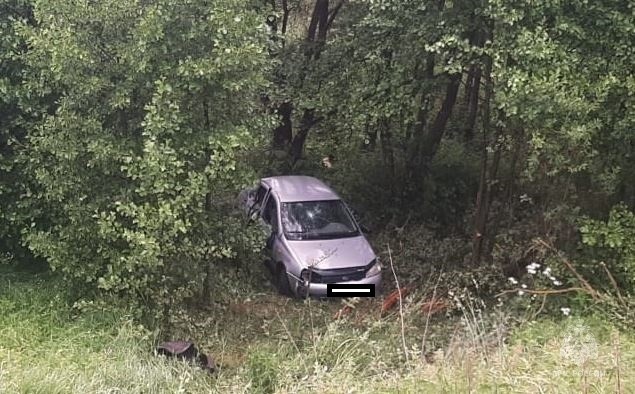 Ведьма врезалась в столб фото