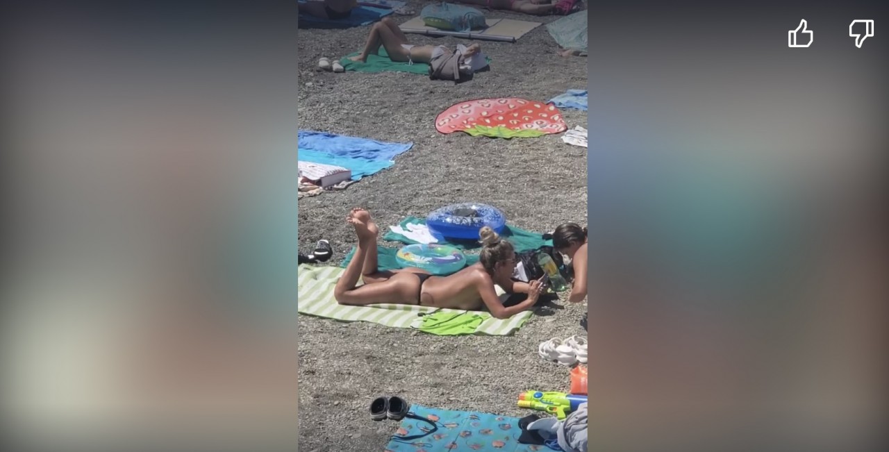 Видео с россиянкой загорающей топлес на пляже в Сочи раскритиковали в  соцсети - Россия и мир - Новости - Калужский перекресток Калуга