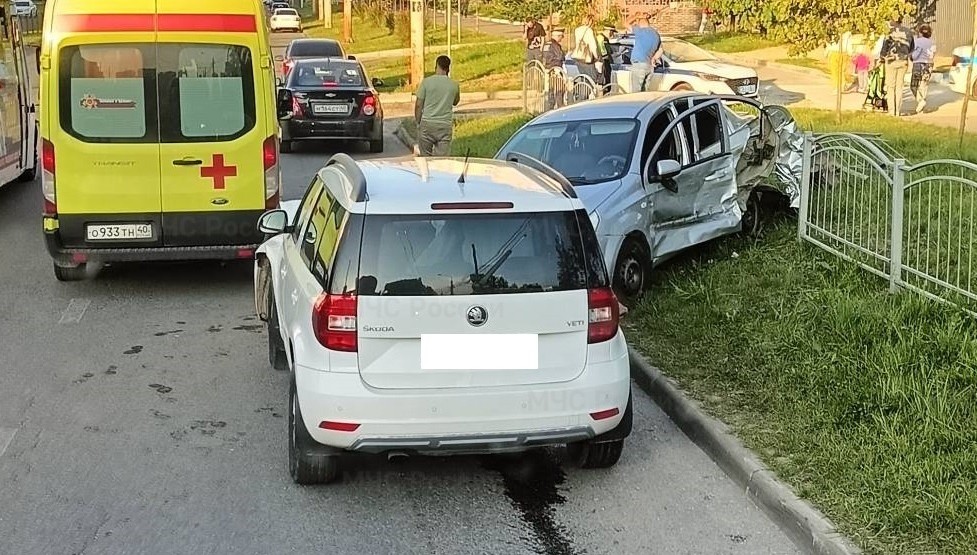 Фото машина врезалась в дом