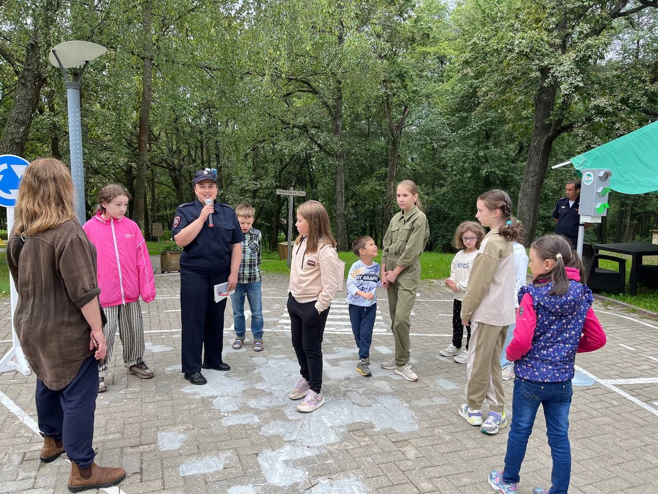 В Тарусском районе сотрудники ГИБДД провели акцию для детей | 04.09.2023 |  Новости Калуги - БезФормата