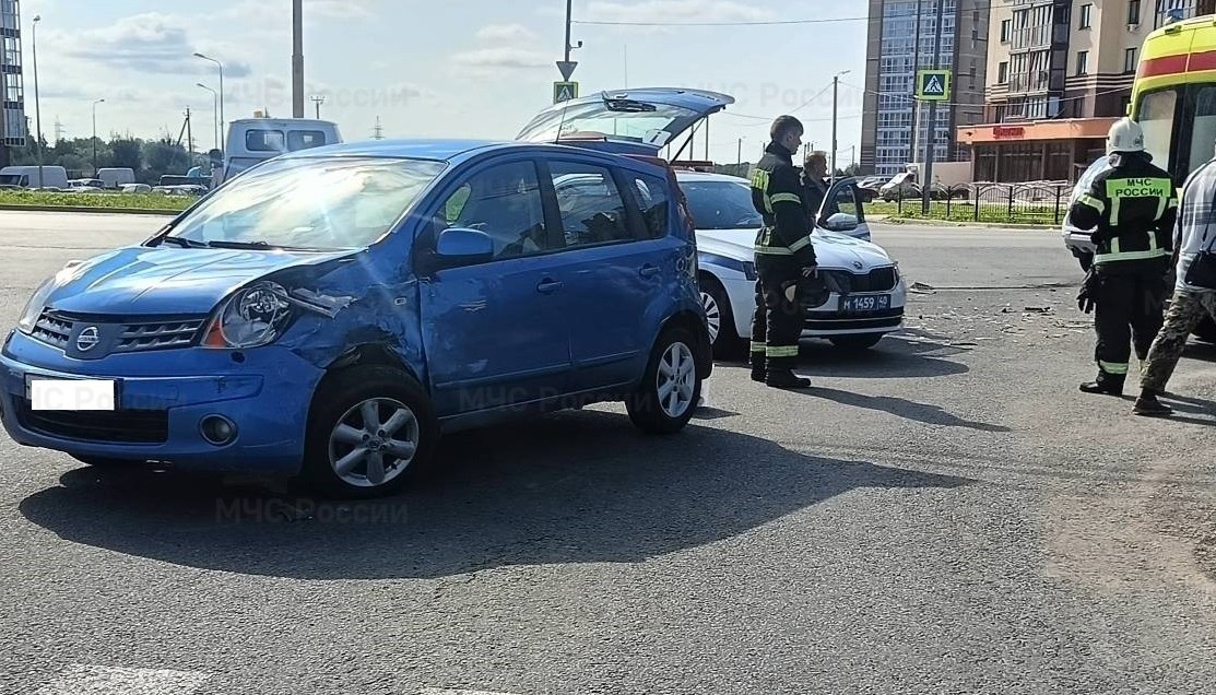 Две женщины и мужчина пострадали в ДТП на Правом берегу в Калуге