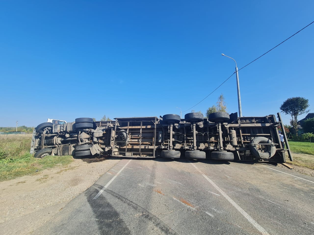 В ДТП с перевернувшейся фурой в Калужской области никто не пострадал |  27.09.2023 | Новости Калуги - БезФормата