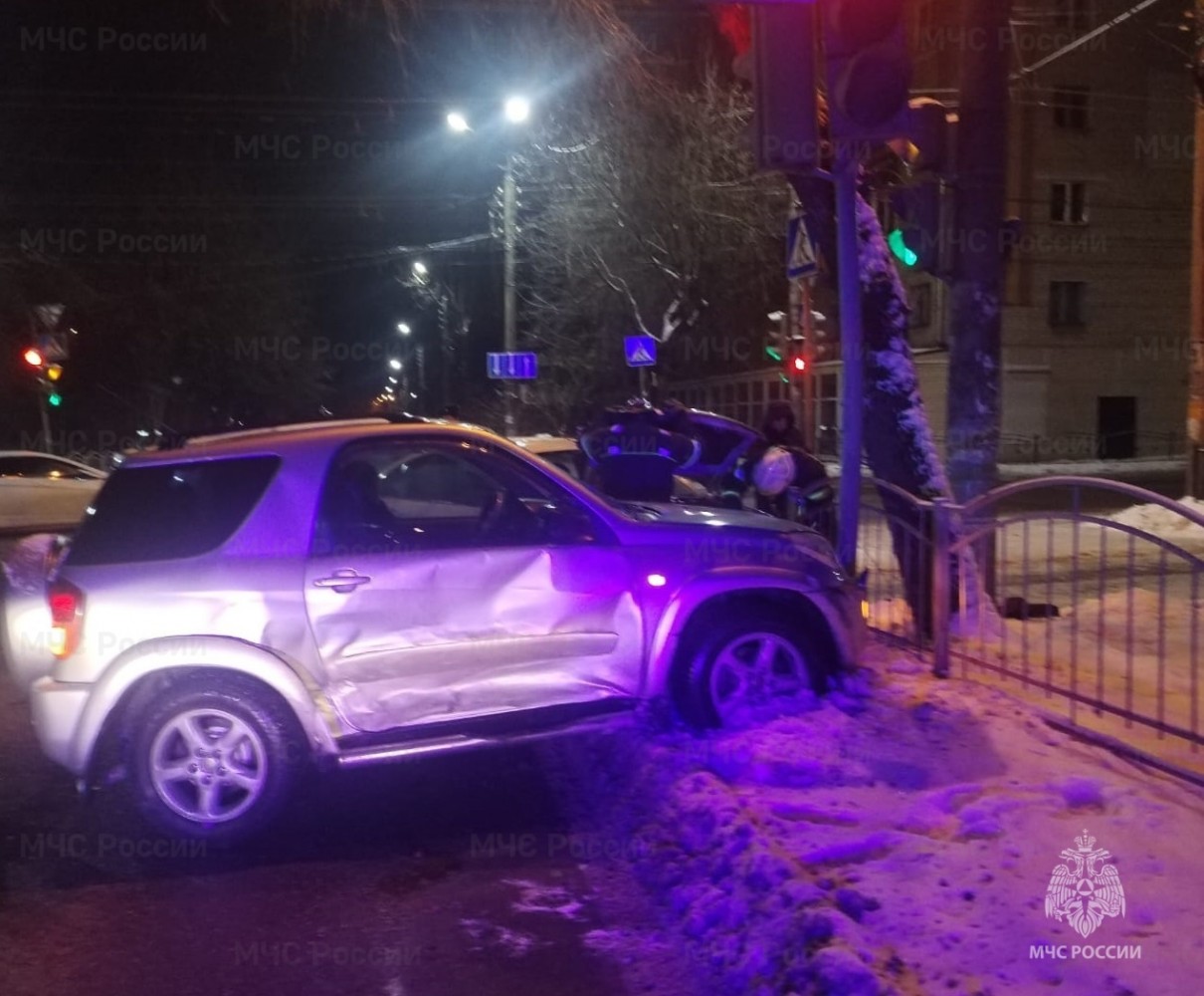 В Калуге две легковушки не поделили полосу, в результате есть пострадавший  | 26.11.2023 | Новости Калуги - БезФормата