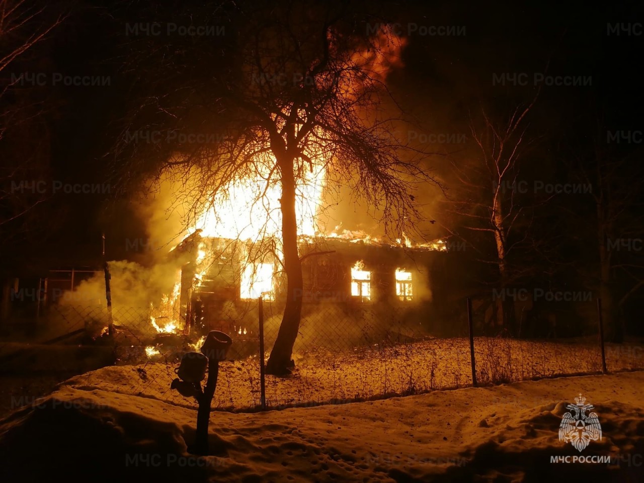 В Калужской области сгорел жилой дом | 22.12.2023 | Новости Калуги -  БезФормата