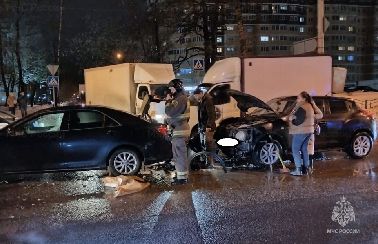 В Калуге три машины столкнулись на улице Кибальчича, пострадал пешеход |  22.12.2023 | Новости Калуги - БезФормата