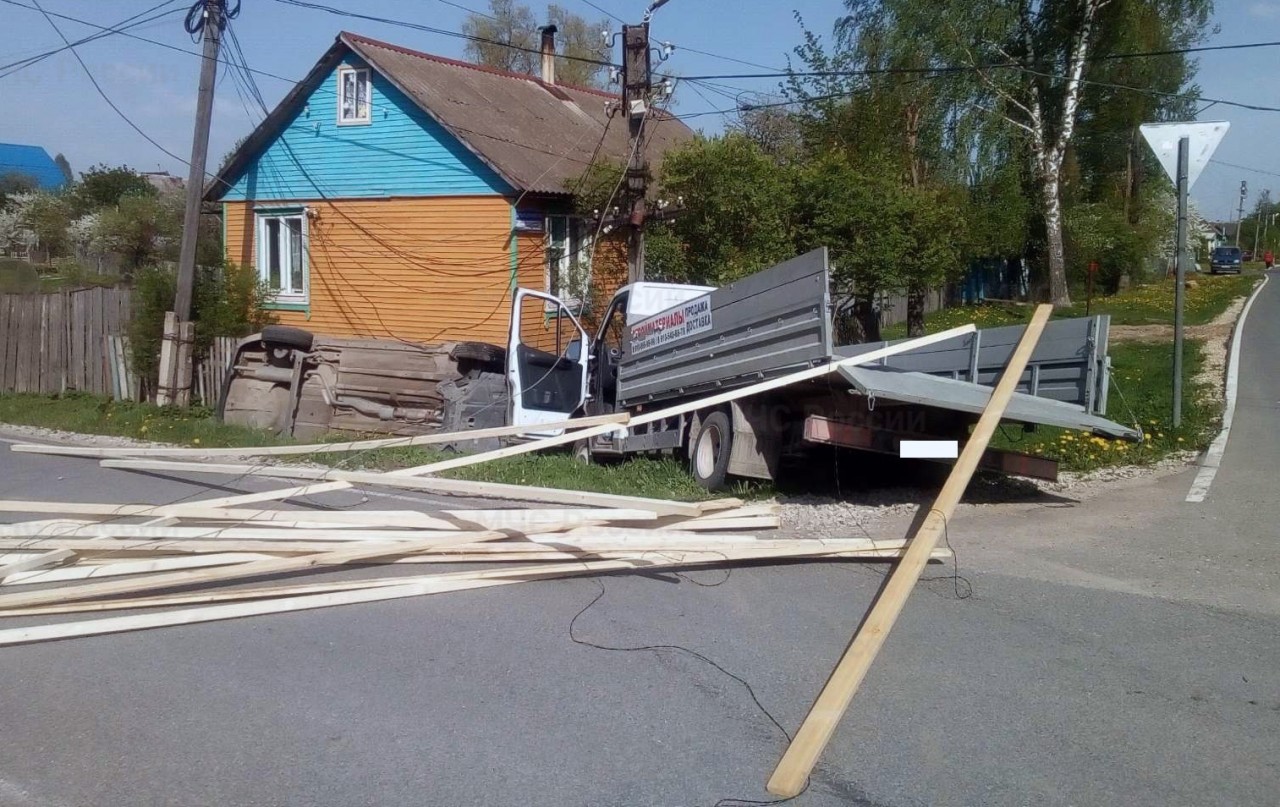 В Калужской области два водителя пострадали в столкновении «Хендая» и « Газели» - Происшествия - Новости - Калужский перекресток Калуга