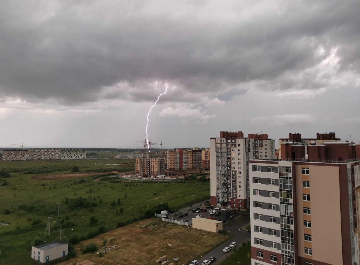 Погода в калужской. Гроза Калуга. Гроза в районе Жуково Калужская область. Когда будет гроза в Калуге. Погода в Калуге.