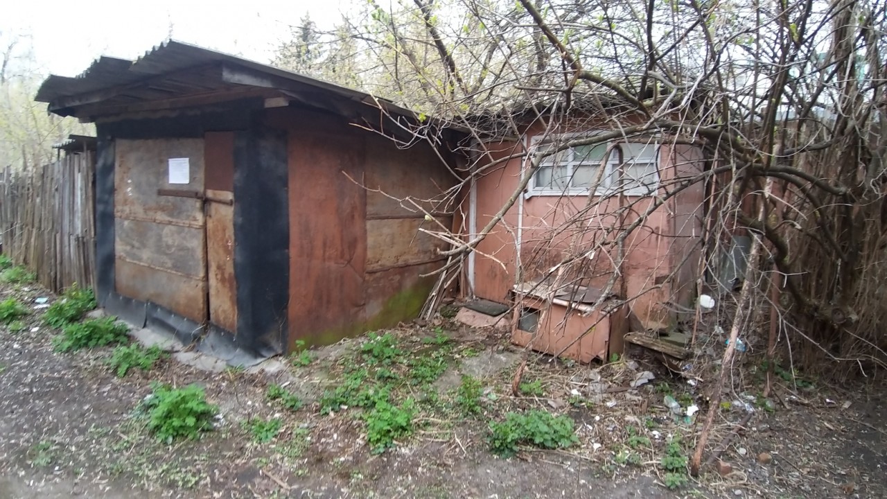 Снос калужской. Гараж в огороде. Снос гаражей. Гараж под снос Калуга. Гаражи в Медведково снос.