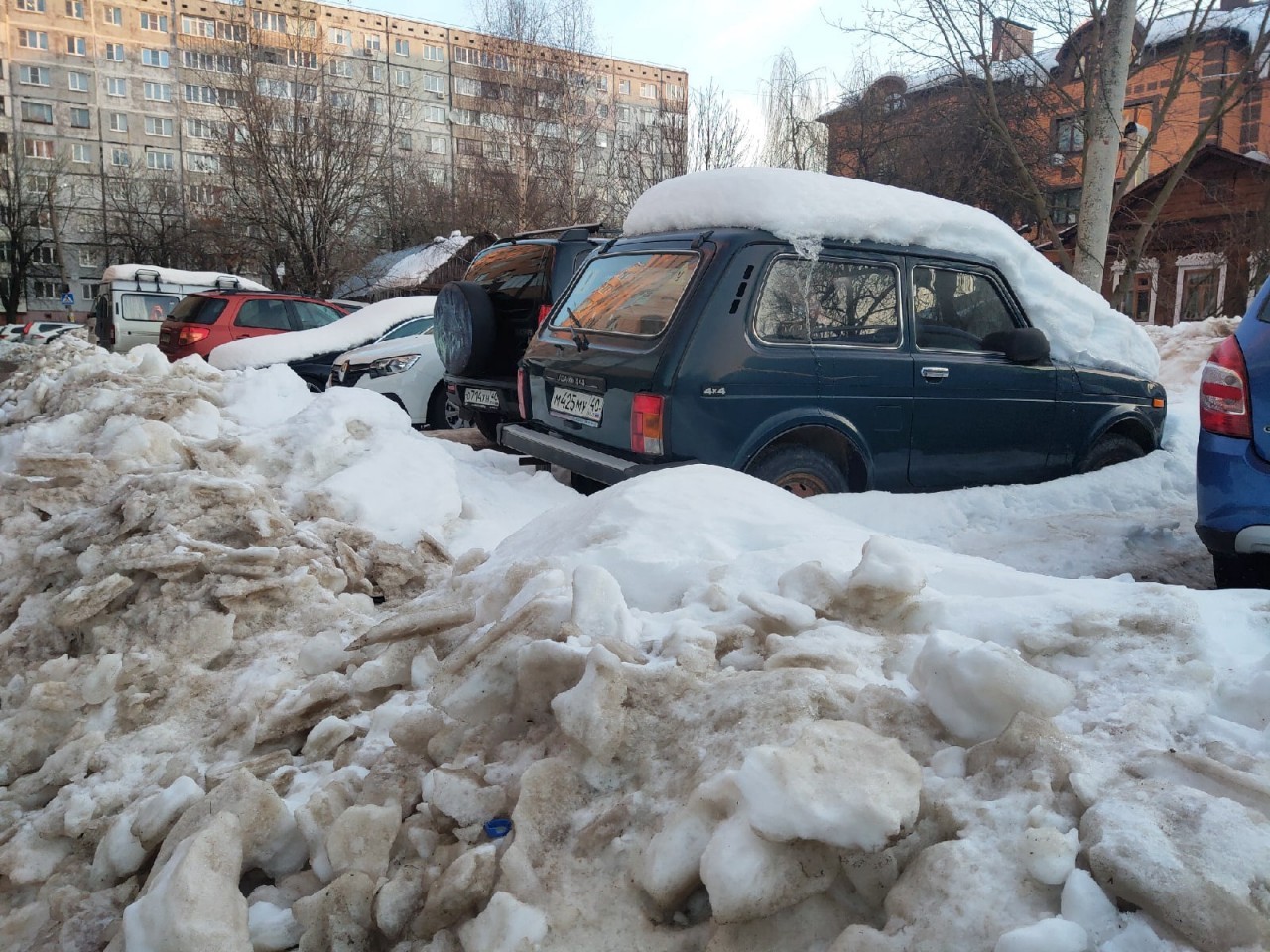 Горуправа Калуги просит убрать автомобили с улицы Карла Либкнехта для  вывоза снега 5 марта | 04.03.2022 | Новости Калуги - БезФормата