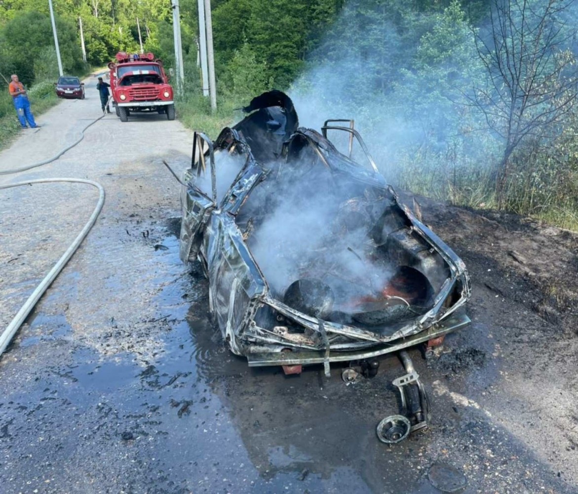 Автомобиль сгорел в Калужской области | 04.07.2022 | Новости Калуги -  БезФормата