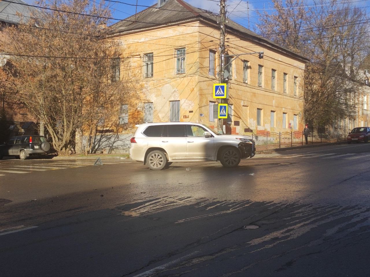 В Калуге «Лексус» и «Мицубиси» столкнулись на улице Баумана - Происшествия  - Новости - Калужский перекресток Калуга