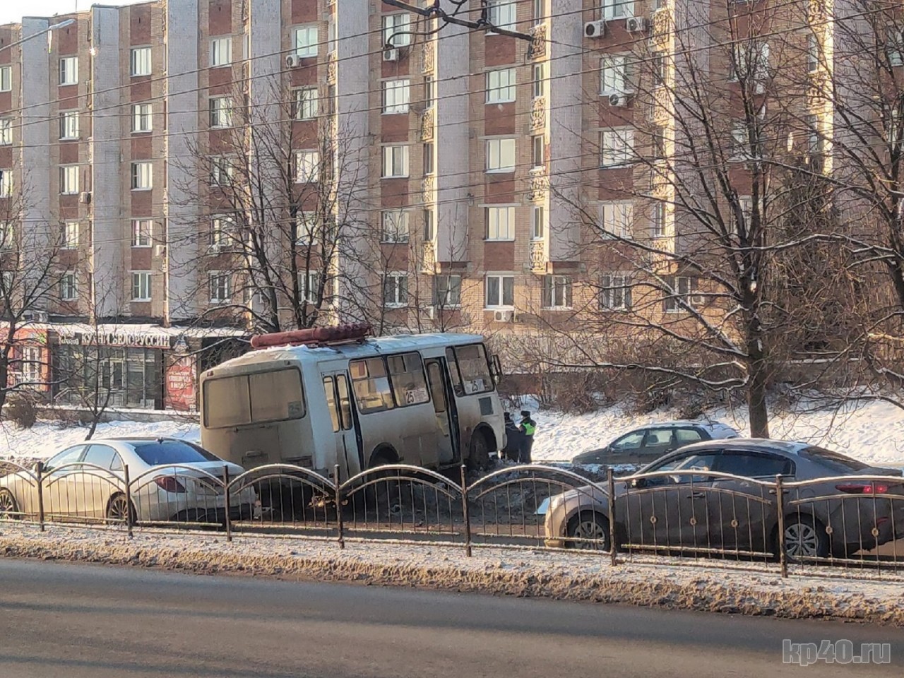 В Калуге пассажирский автобус развернуло на улице Гагарина | 29.11.2022 |  Новости Калуги - БезФормата