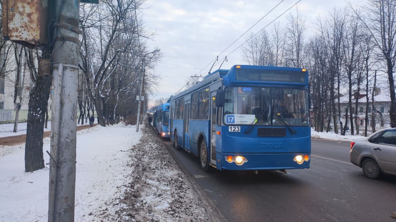 В Калуге ДТП остановило движение троллейбусов на улице Московской -  Происшествия - Новости - Калужский перекресток Калуга