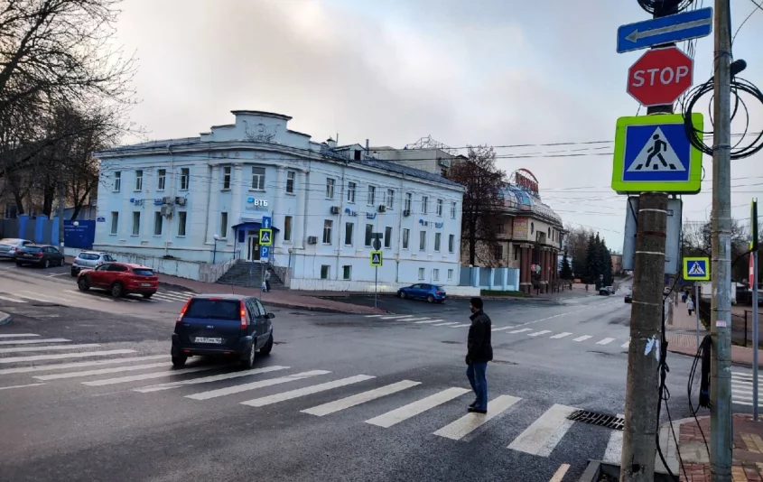 Перекресток большая московская ул 19а фото В Калуге установили новый знак на перекрестке улиц Марата и Достоевского - Авто 